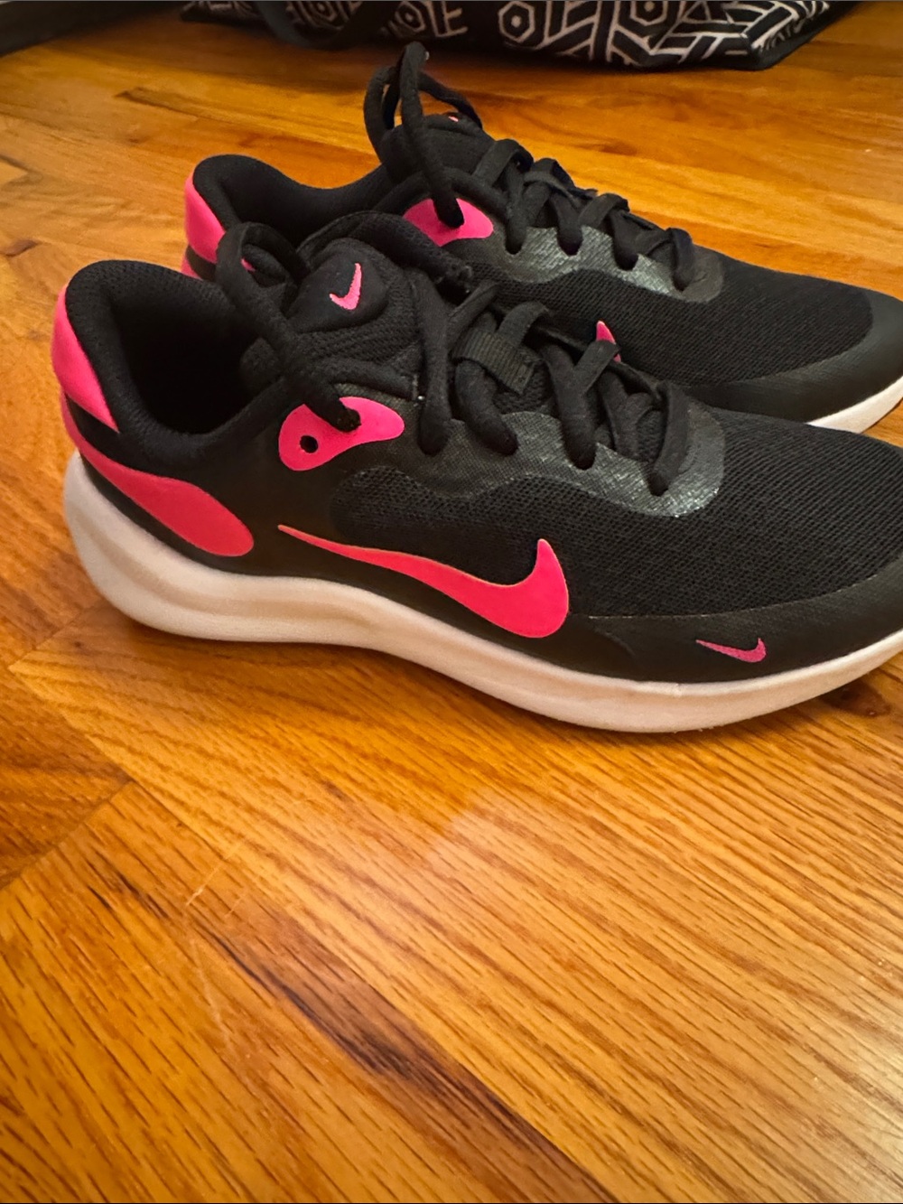 Nike Women's Black and Hot Pink Athletic Running Shoes